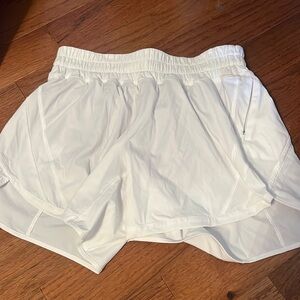 Lulu size 6 white shorts 4”